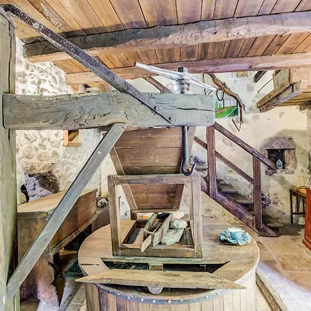 Vakantiehuis Family Mill With Bbq Piana di Forcella
